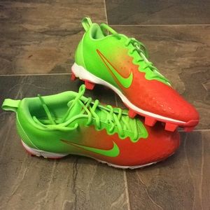 BRAND NEW NIKE SOFTBALL CLEATS